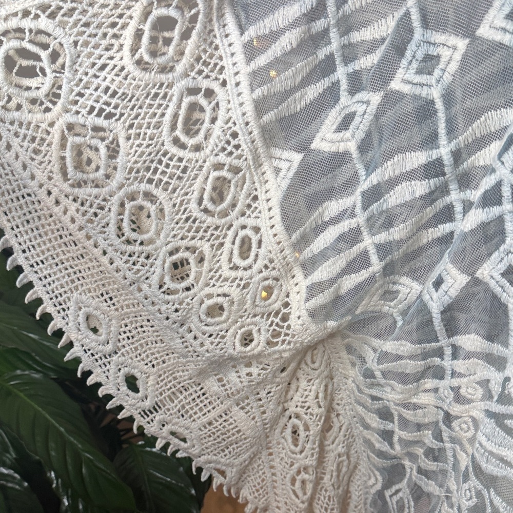 Elegant Lace Poncho in Cream and Blue - Picture 4 of 5